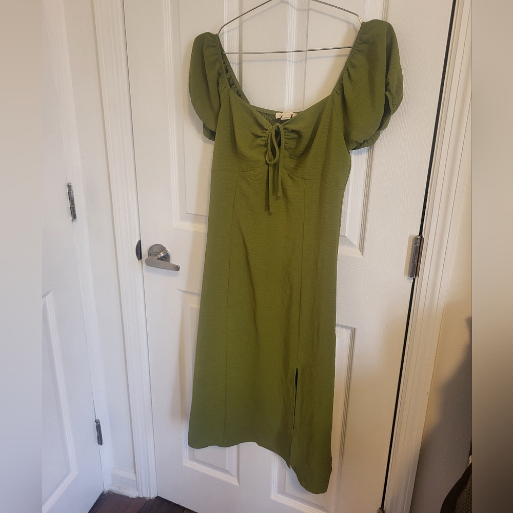 Monteau Puff Sleeve Midi Dress